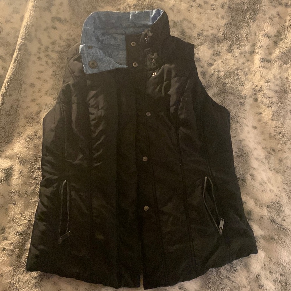 Zella - Reversible, black and blue vest